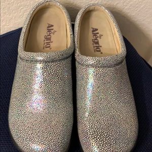 Love to sparkle? Then you'll love these shoes!